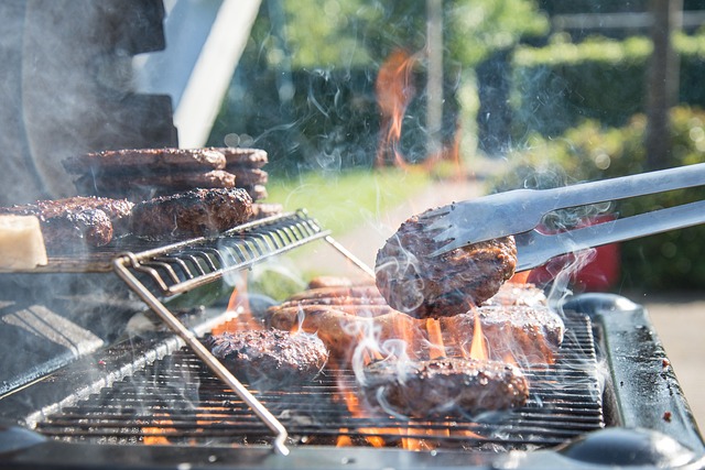 Waarom barbecue handschoenen een must zijn voor elke grillmeester
